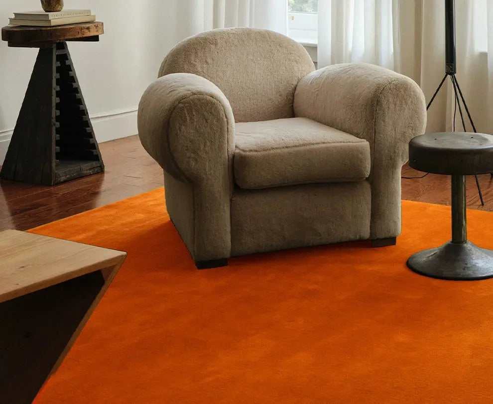 Azélie Handmade Solid Color Orange Carpet – Custom Design for Luxury Living
