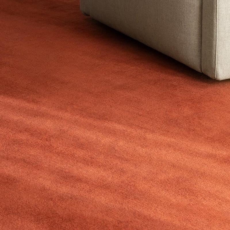 Vivienne Red Carpet Bedside Rug – Luxurious Wool Texture