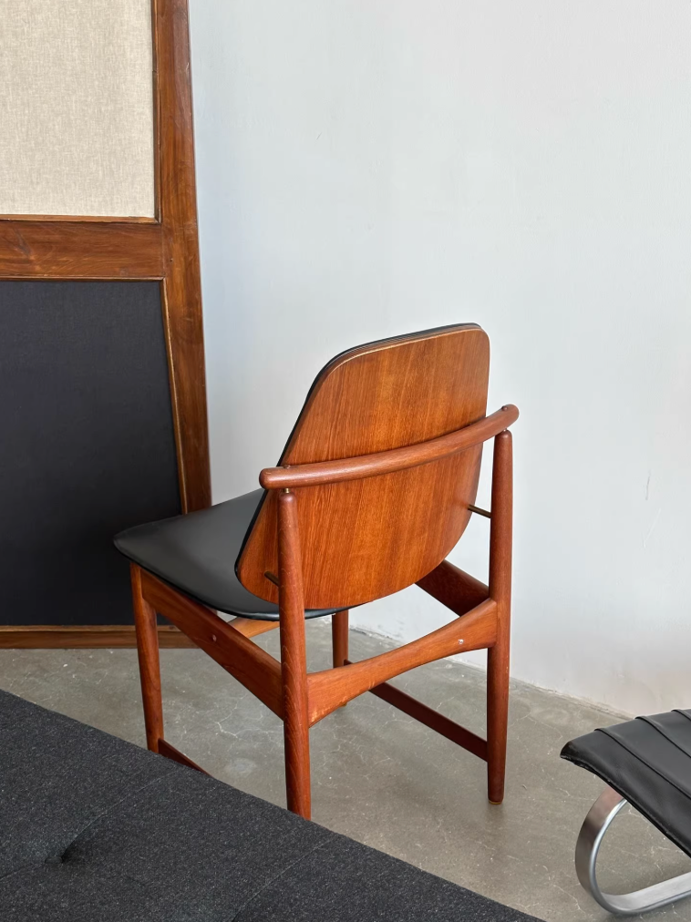 Vintage Classic Designer Dining Chair: VCDDC by Arne Vodder