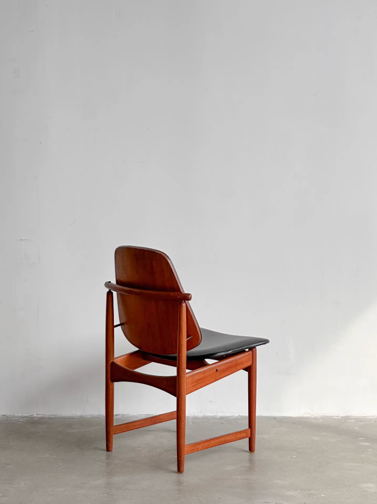 Vintage Classic Designer Dining Chair: VCDDC by Arne Vodder
