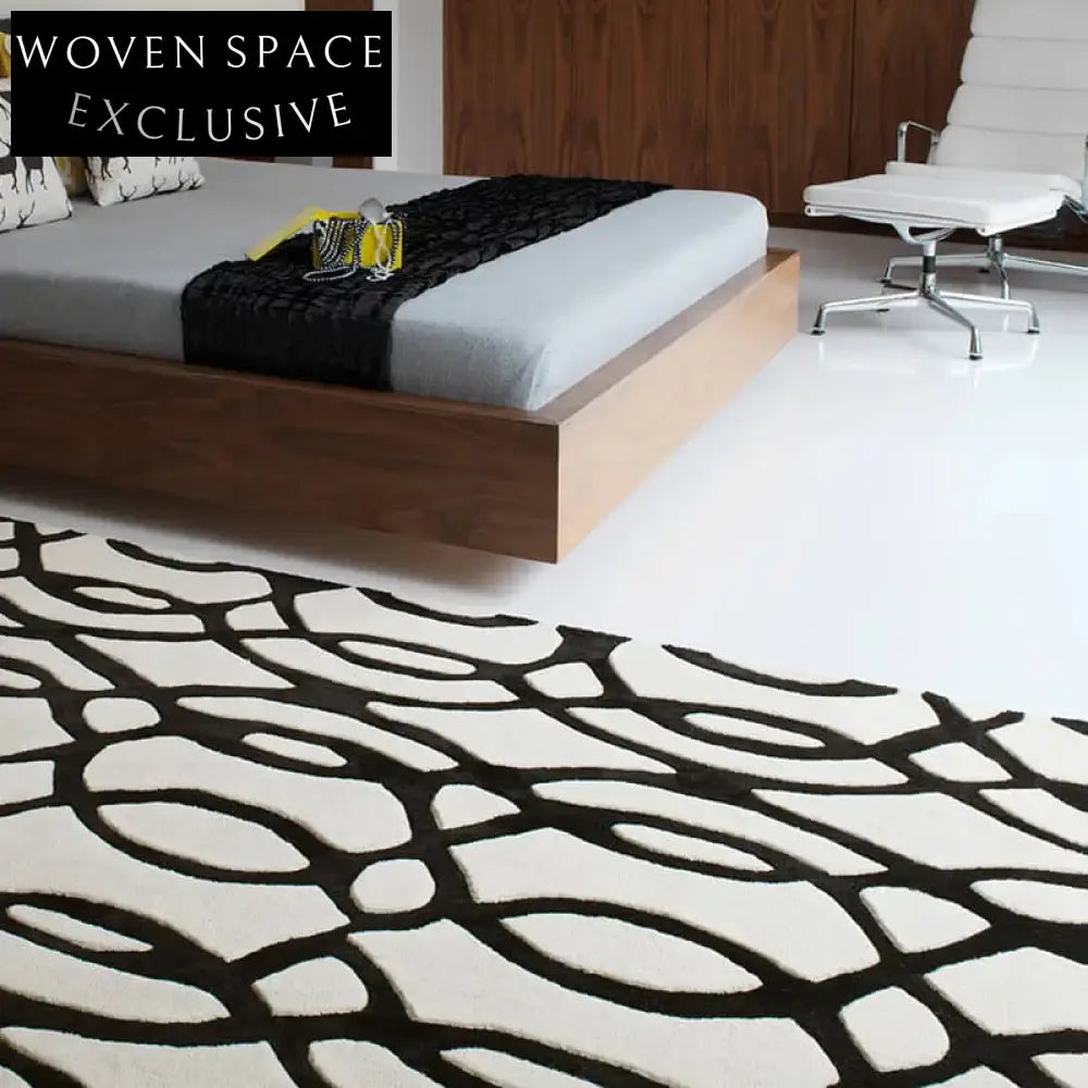 Chic Geometric Polyester Area Rug: Soft, Modern, Perfect for Living Room
