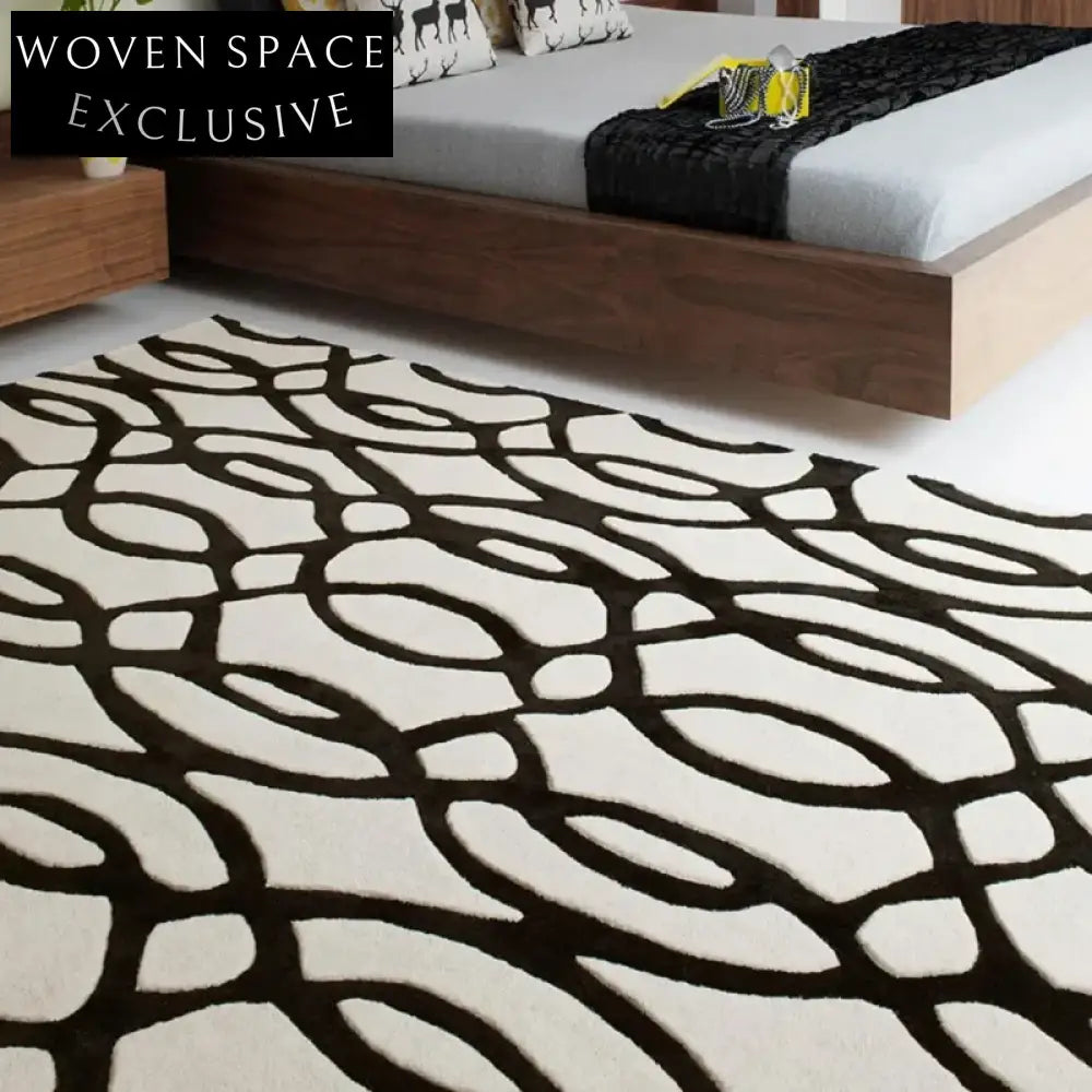 Chic Geometric Polyester Area Rug: Soft, Modern, Perfect for Living Room