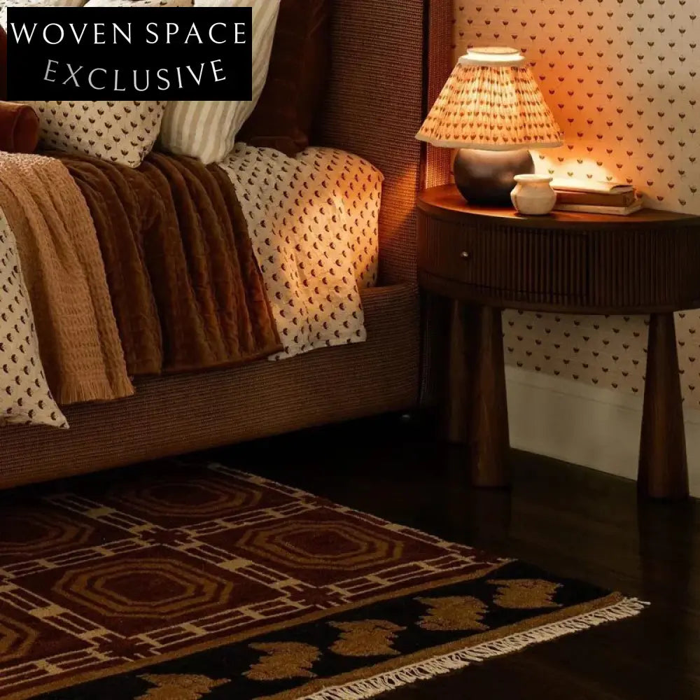 Chic Retro Walnut Solid Wood Nightstand with Drawer, Bedside End Table