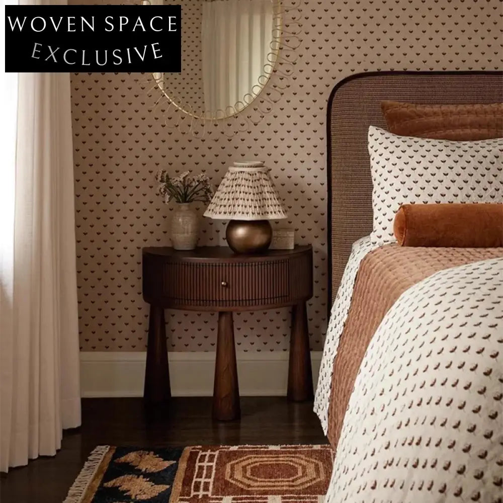 Chic Retro Walnut Solid Wood Nightstand with Drawer, Bedside End Table