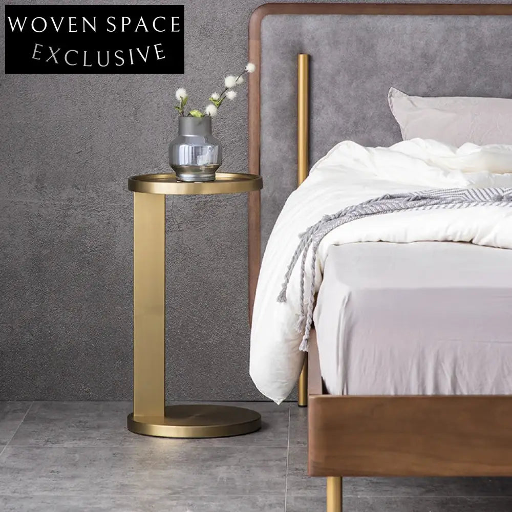 Chic Round Gold C-Shaped Side Table - Modern Living Room Accent Furniture