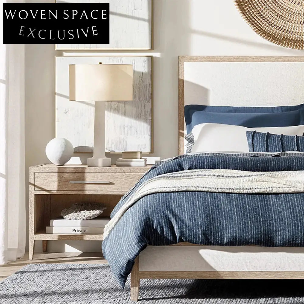 Elegant American Style Solid Oak Nightstand with Integrated Storage Drawer for Bedroom