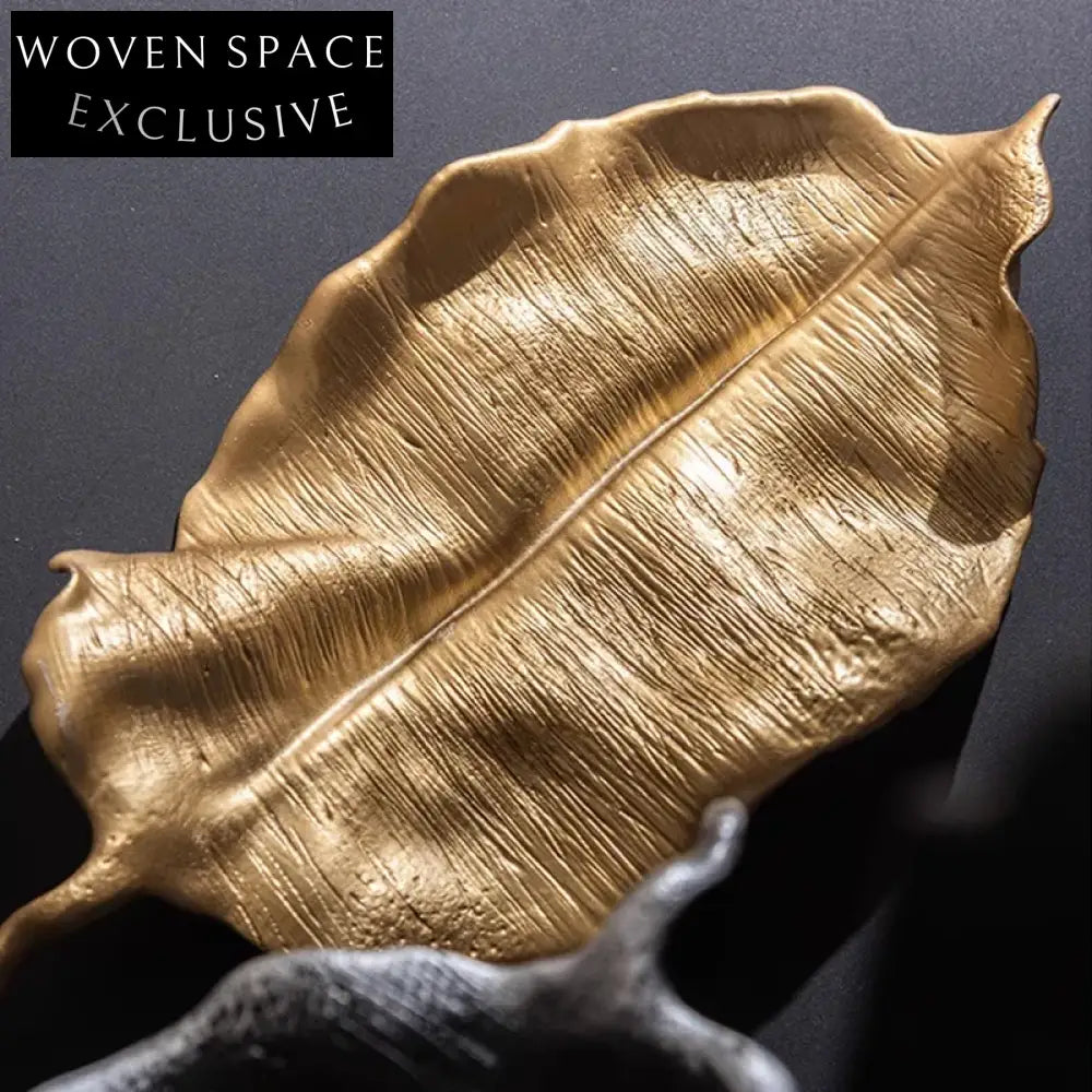 Elegant Contemporary Golden Leaf Metal Home Decor Sculpture for Living Room