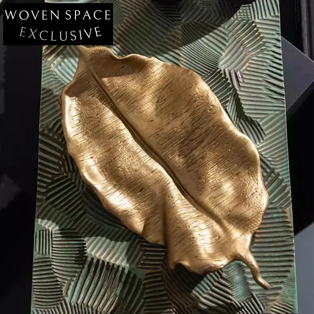 Elegant Contemporary Golden Leaf Metal Home Decor Sculpture for Living Room