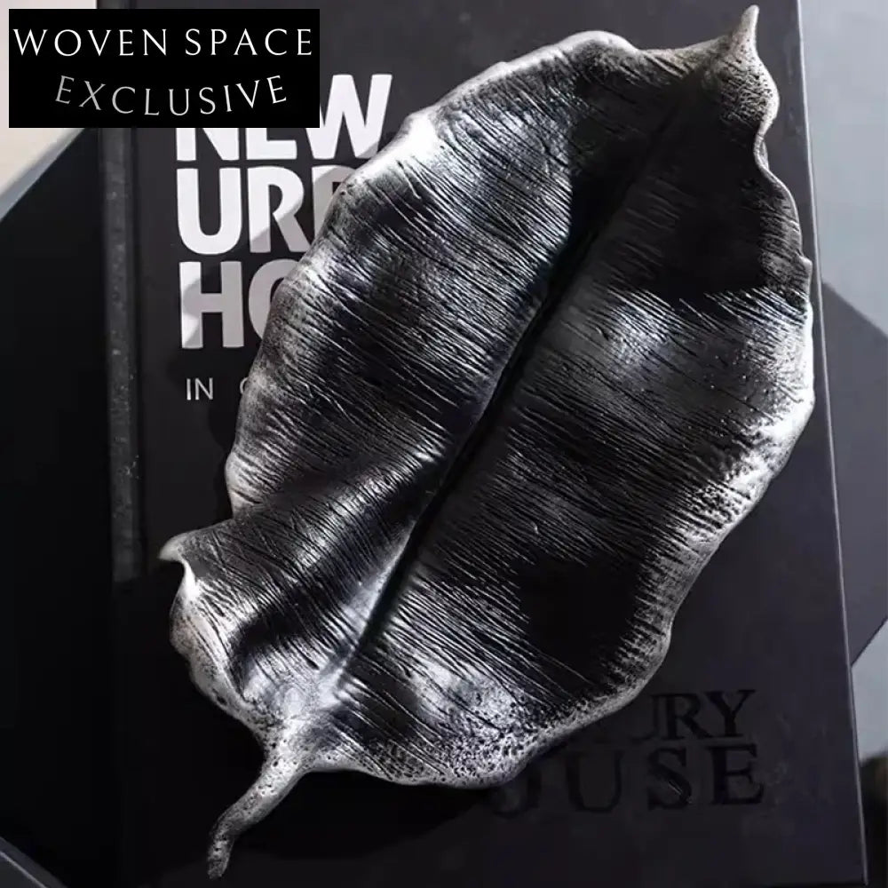 Elegant Contemporary Golden Leaf Metal Home Decor Sculpture for Living Room