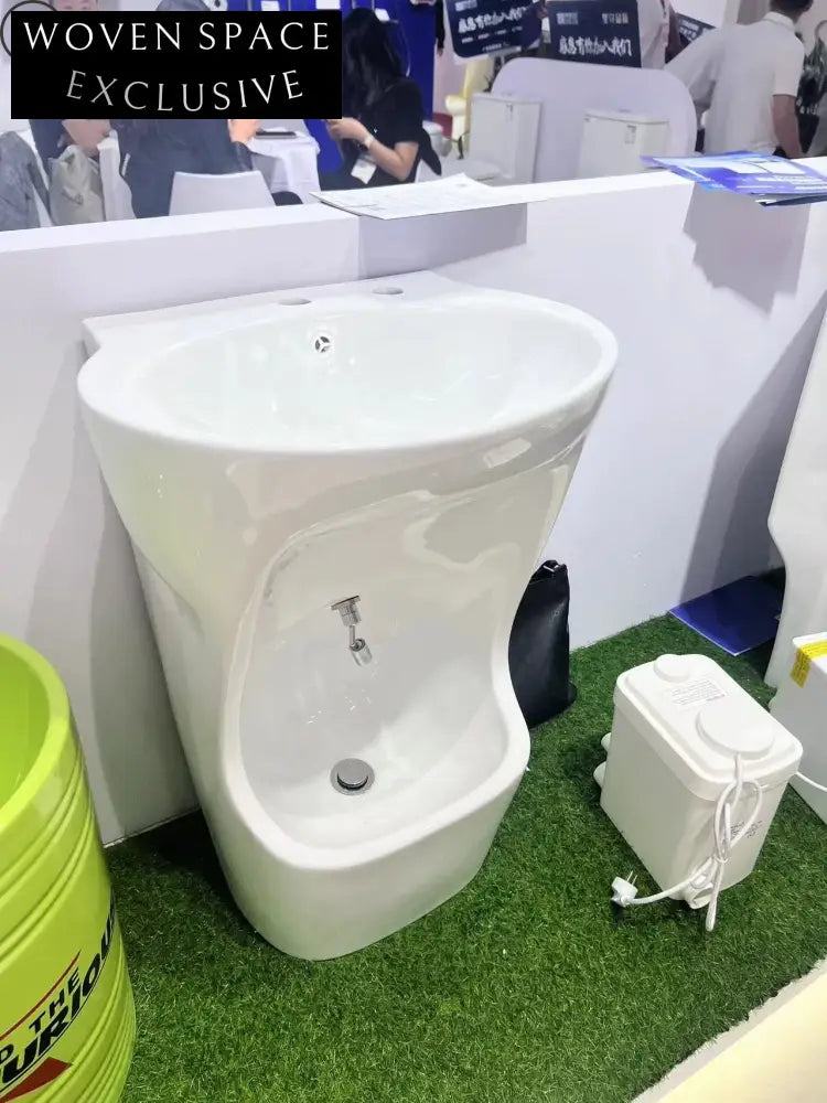 Elegant Freestanding Porcelain Foot Wash Basin for Modern Spa & Wudu Rituals