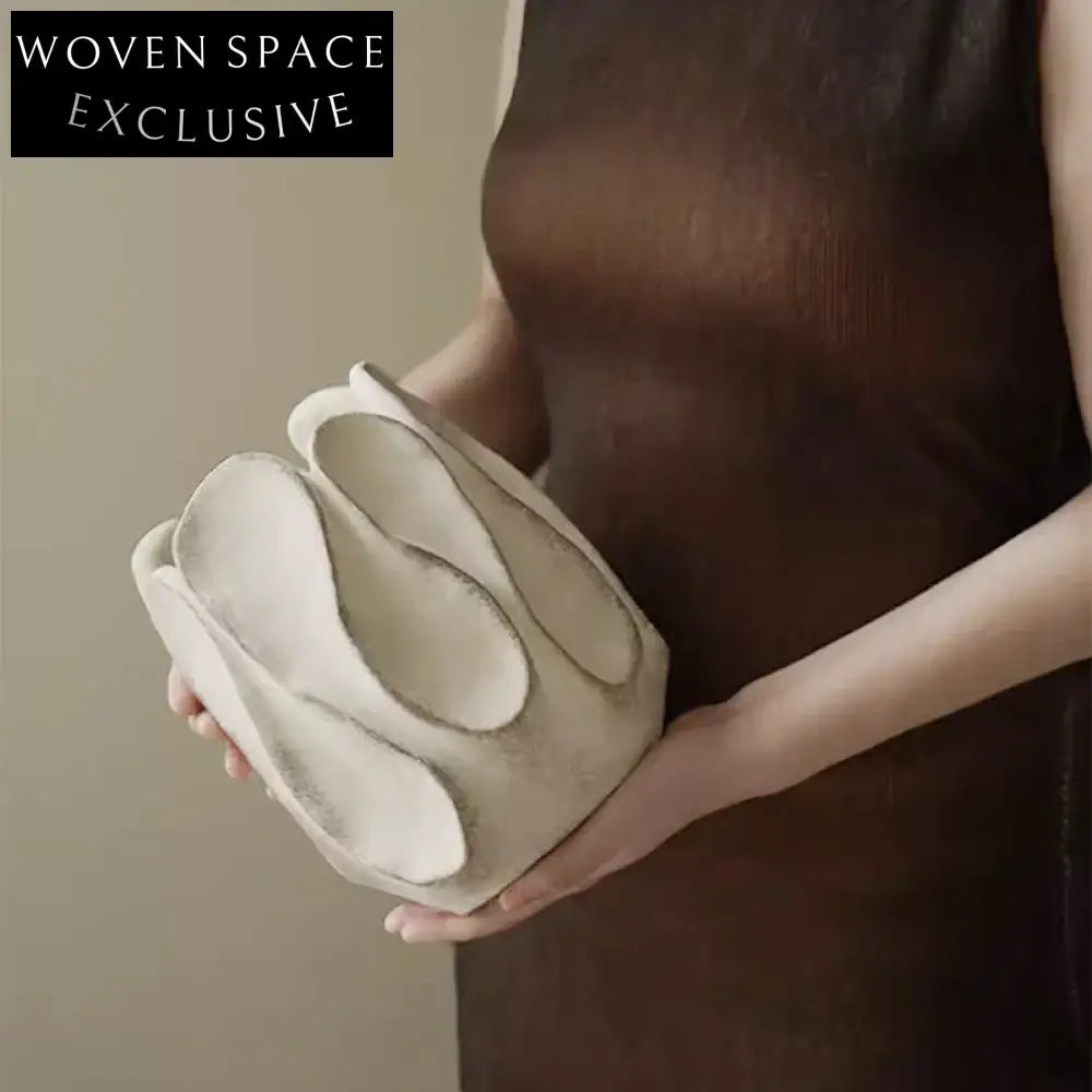 Elegant Modern Ceramic Tabletop Vase for Chic Home Decor and Living Room Style