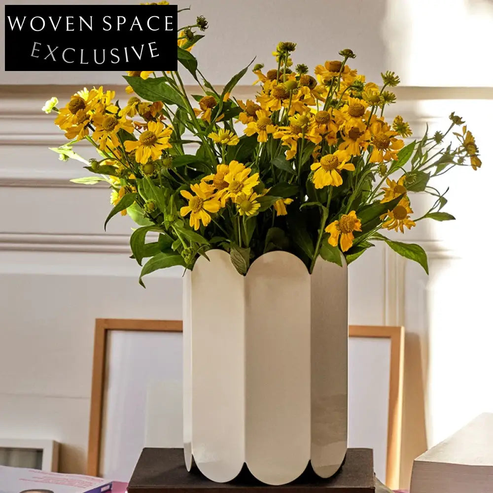 Elegant Modern Stainless Steel Flower Vase for Home or Restaurant Decor