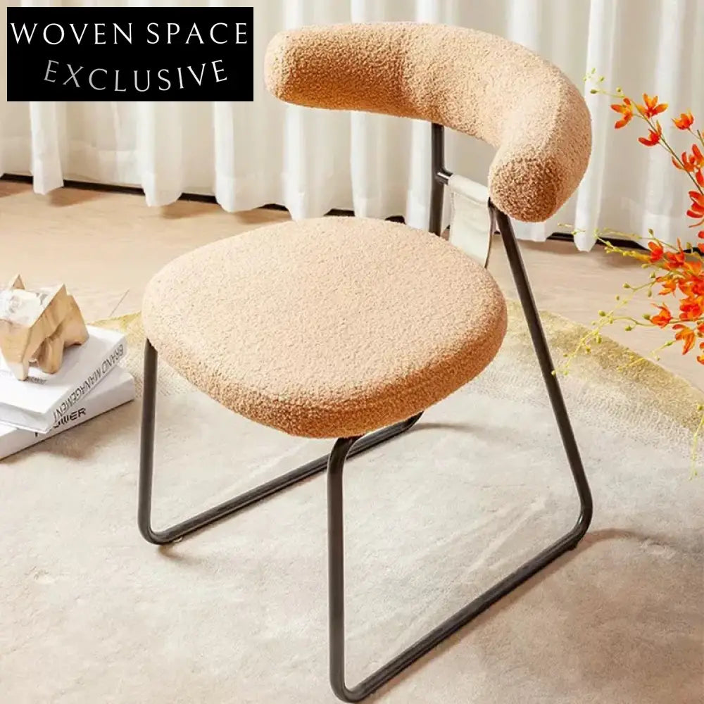 Elegant Modern Velvet Fabric Dining Leisure Chair with Curved Back Metal Legs