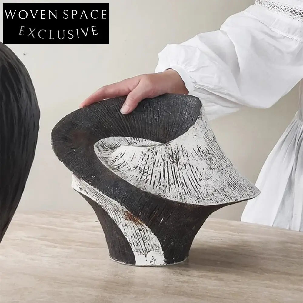 Elegant Nordic Ceramic Vase for Modern Home Decor Dry Flower Arrangement