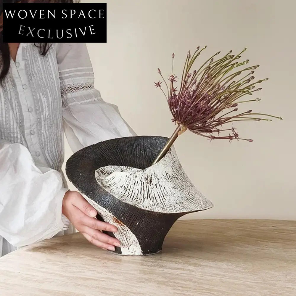 Elegant Nordic Ceramic Vase for Modern Home Decor Dry Flower Arrangement