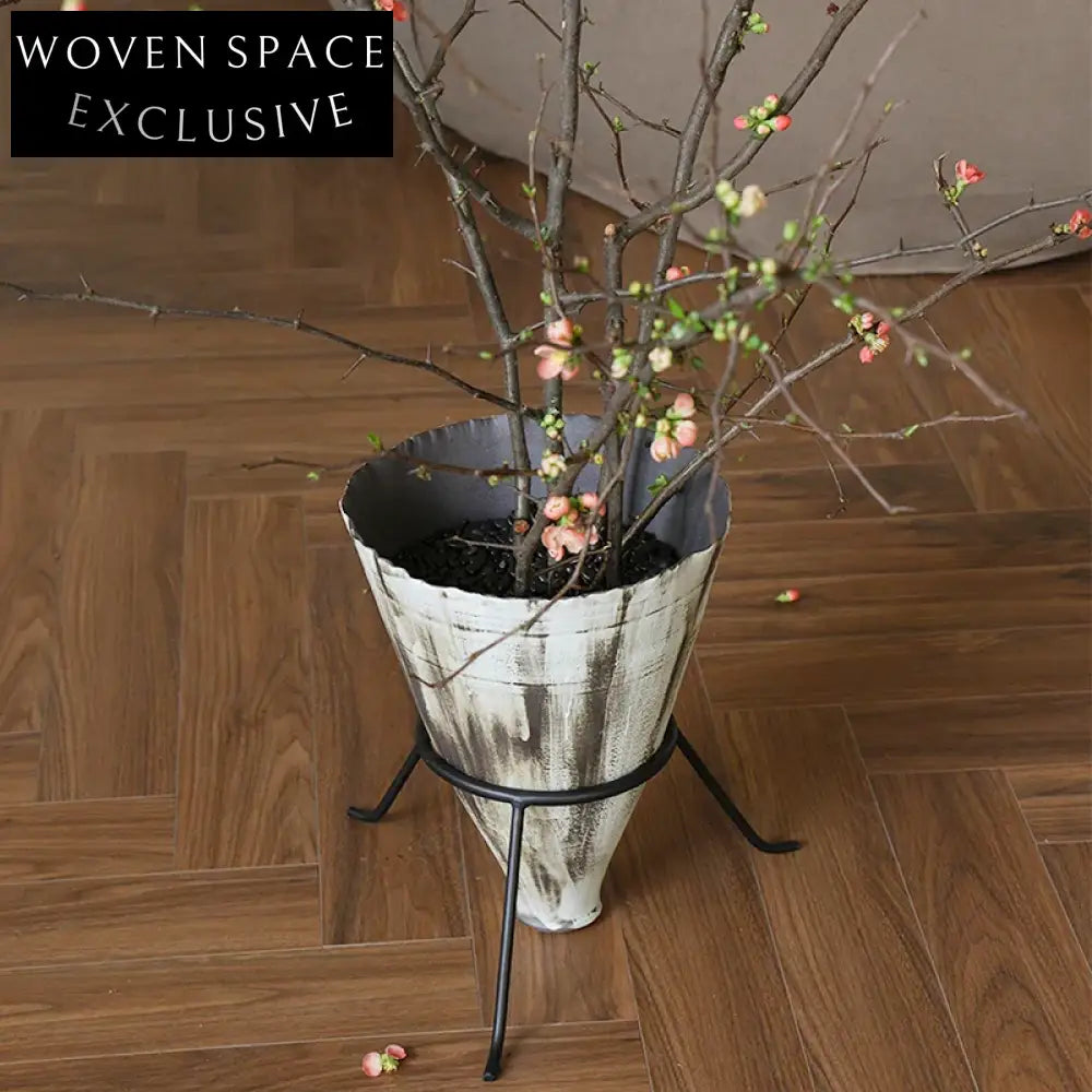 Elegant Nordic Metal Floor Vase for Modern Home Decor and Artistic Display