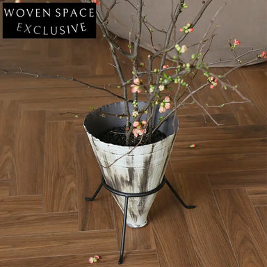 Elegant Nordic Metal Floor Vase for Modern Home Decor and Artistic Display