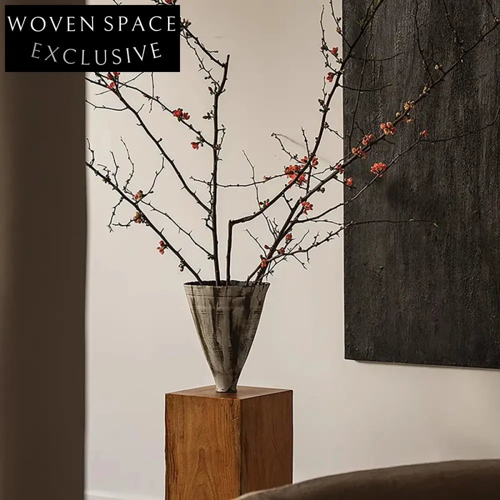 Elegant Nordic Metal Floor Vase for Modern Home Decor and Artistic Display