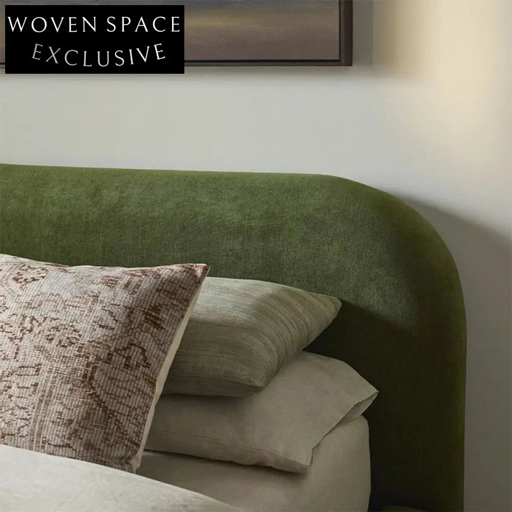 Elegant Tufted Fabric Upholstered King Size Platform Bed