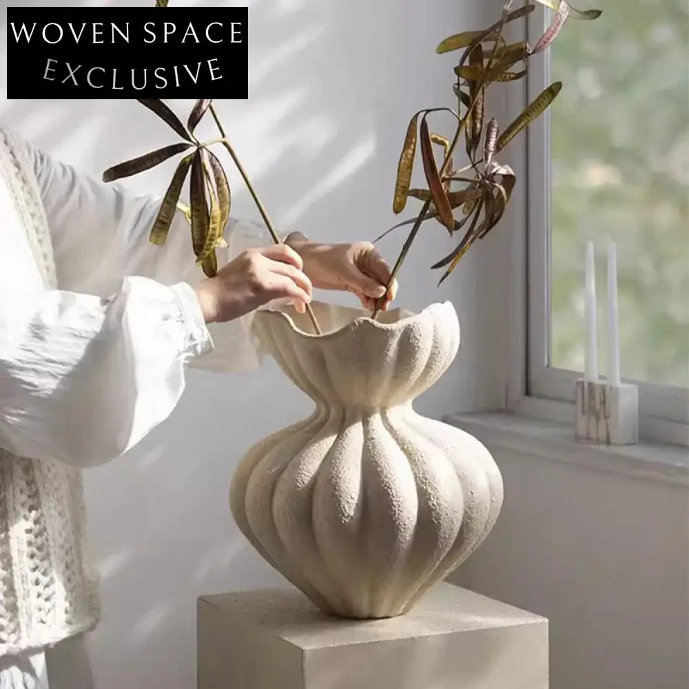 Elegant White Ceramic Porcelain Tabletop Vase for Modern Home Decor Centerpiece