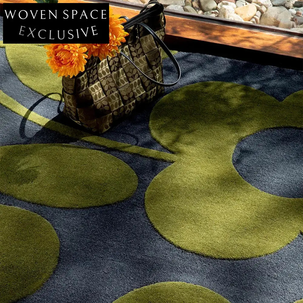 Elegant White Handmade Irregular Shape Area Rug for Chic Living Bedroom