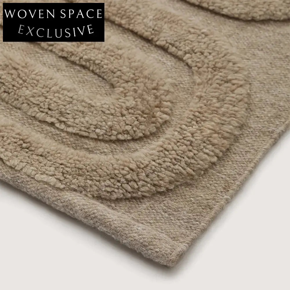 Handmade 0.5-inch Thick Polyester Cream Striped Living Room Area Rug