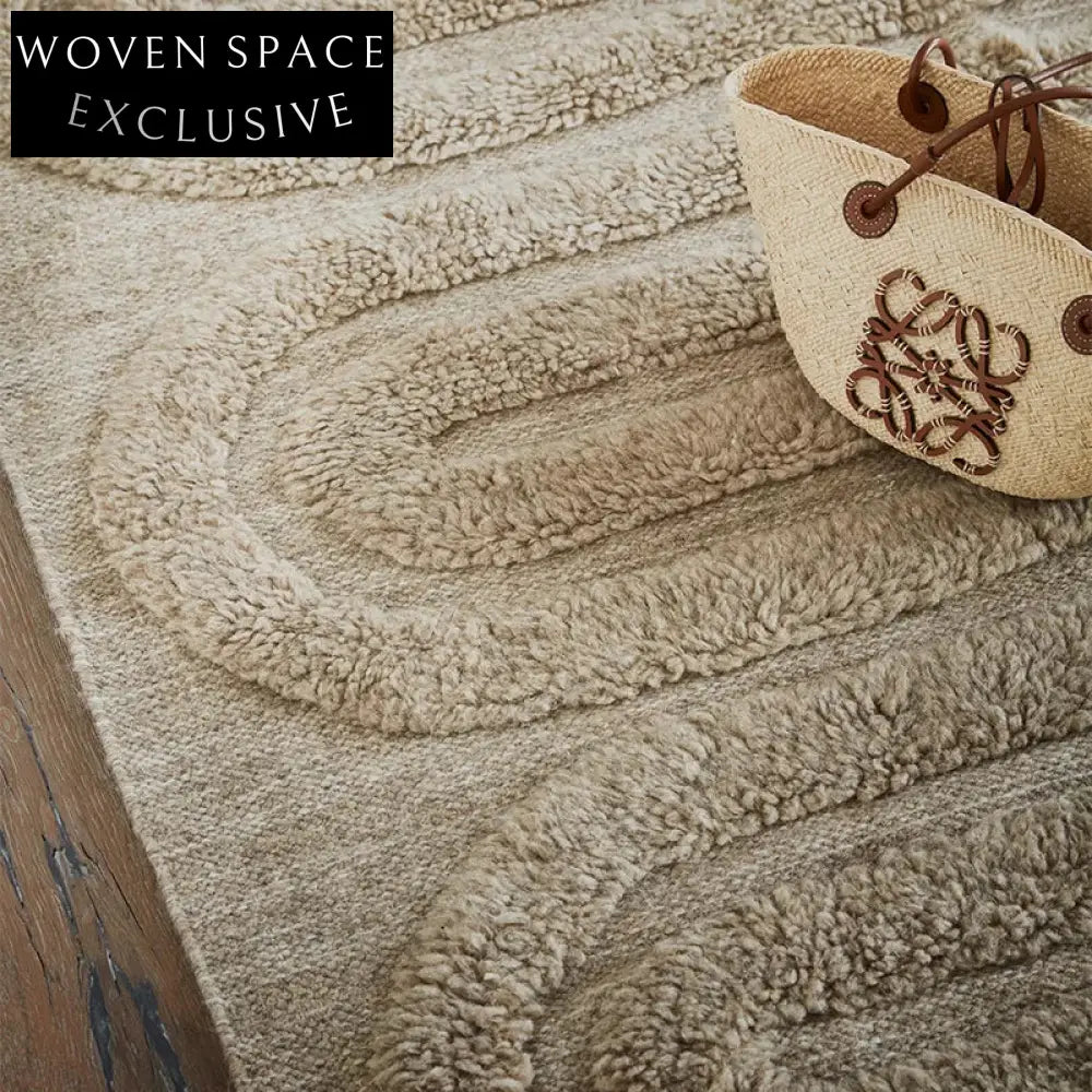 Handmade 0.5-inch Thick Polyester Cream Striped Living Room Area Rug