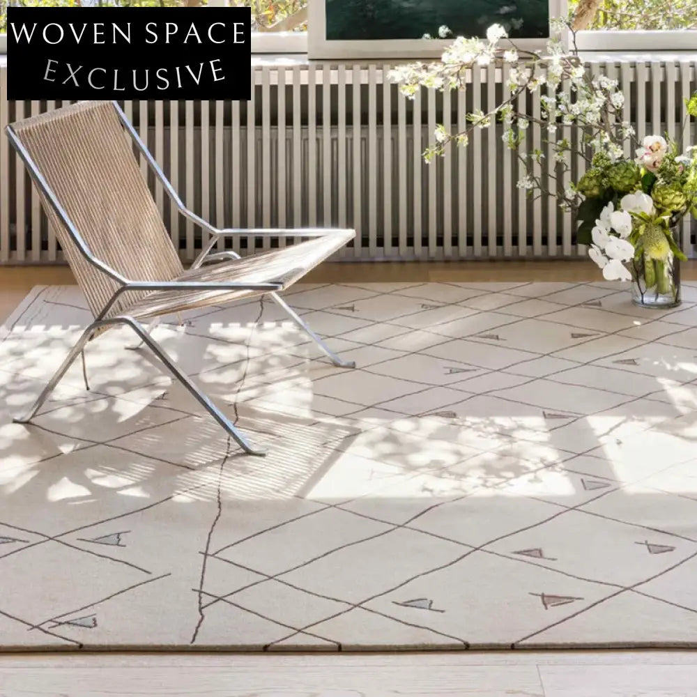 Handmade Retro White Irregular Shape Polyester Area Floor Rug