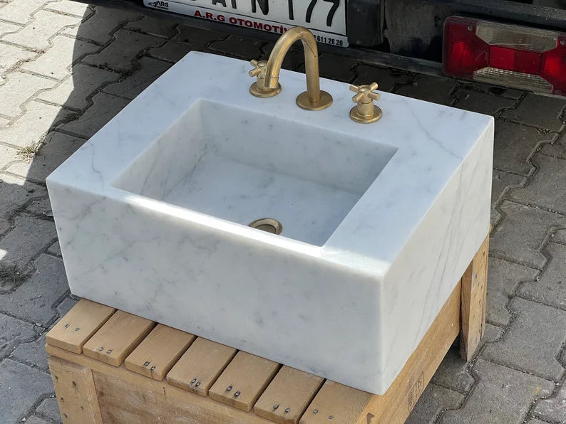 Paméla Carrara Marble Wash Basin