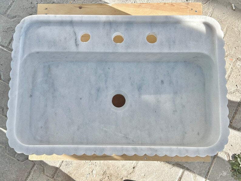 Seraffinu Carrara Marble Sink with Ribbed Sides