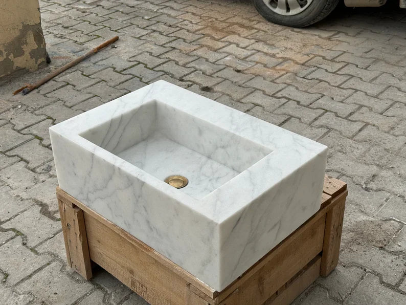 Minerve Carrara Marble Sink with Ribbed Sides