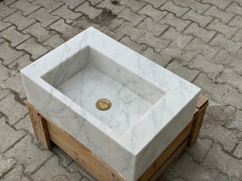 Minerve Carrara Marble Sink with Ribbed Sides