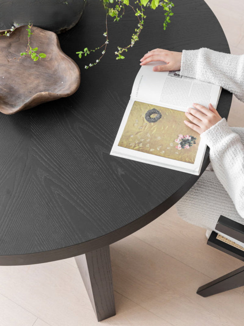 Furnishing Round Dining Table