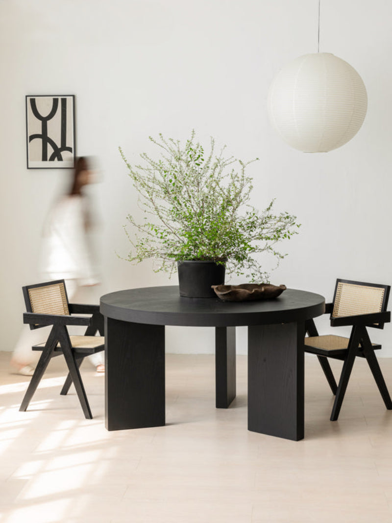 Furnishing Round Dining Table