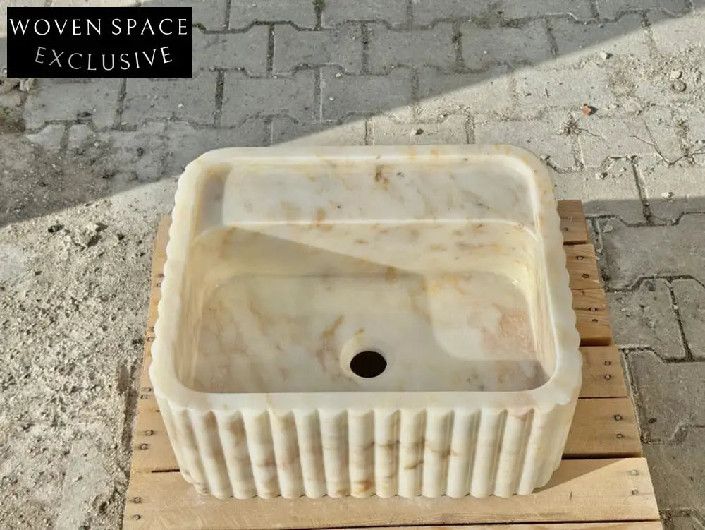 Lorenzo Calacatta ribbed Gold marble sink