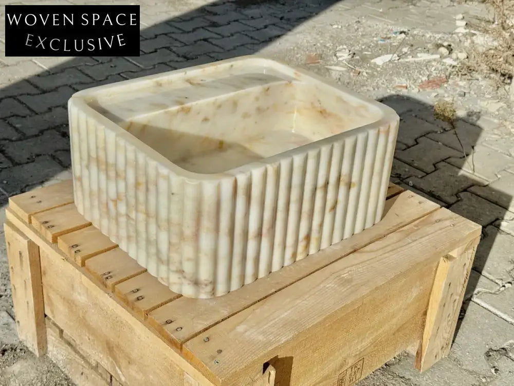 Lorenzo Calacatta ribbed Gold marble sink