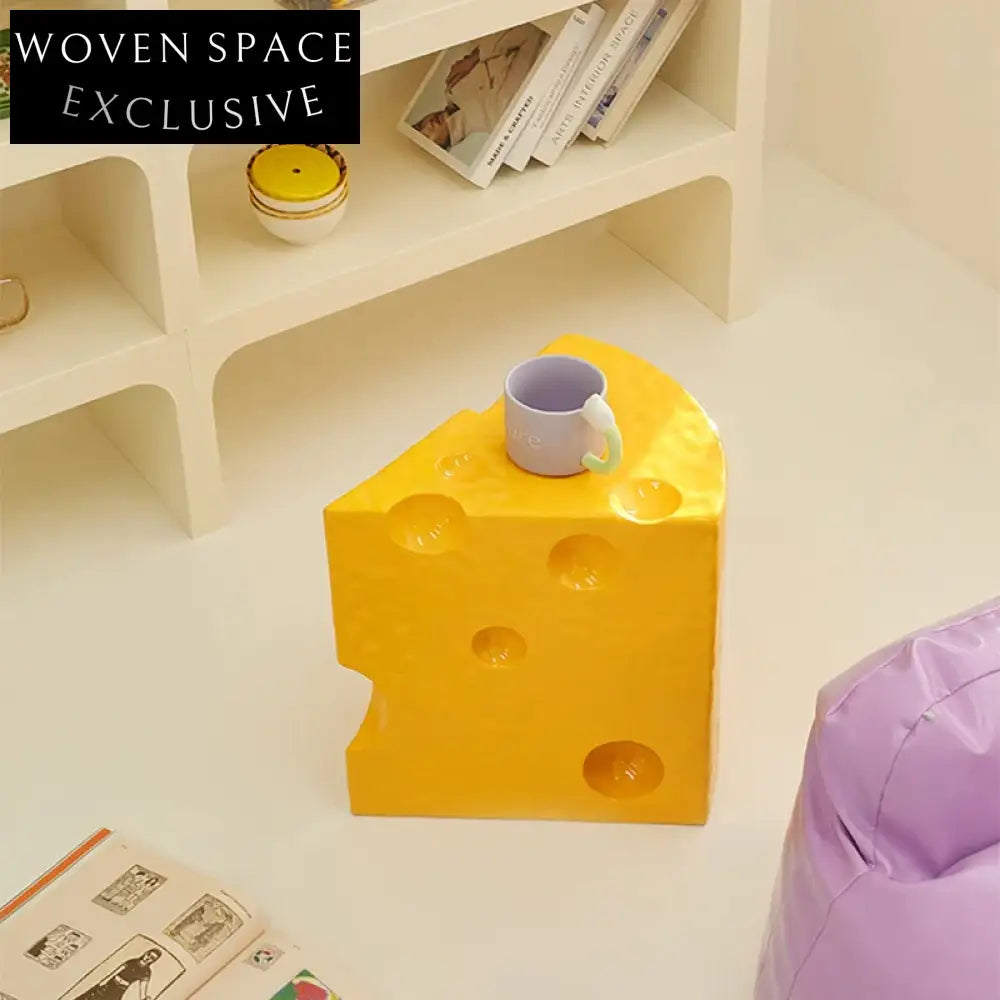 Lovely Cake Shaped Resin Triangle Coffee Side Table for Bedroom Living Room