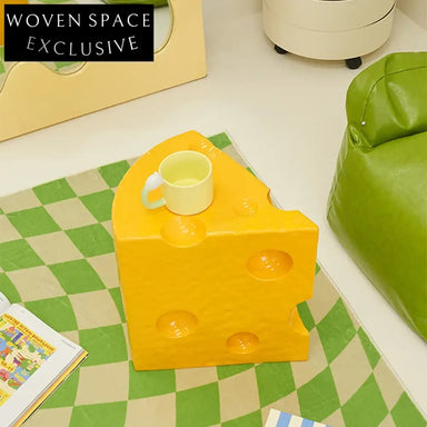 Lovely Cake Shaped Resin Triangle Coffee Side Table for Bedroom Living Room