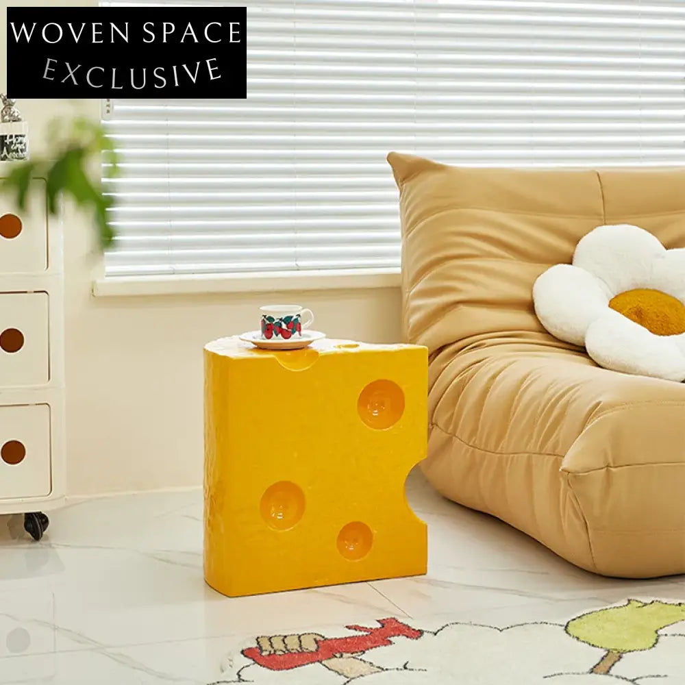 Lovely Cake Shaped Resin Triangle Coffee Side Table for Bedroom Living Room