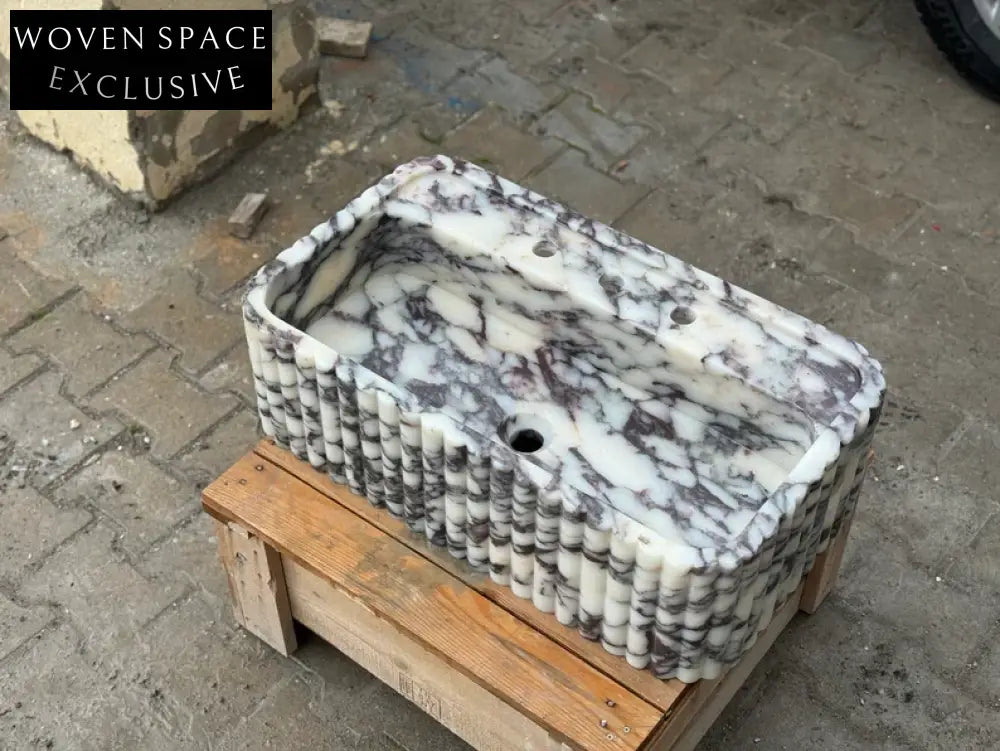 Luka Calacatta Viola ribbed marble sink