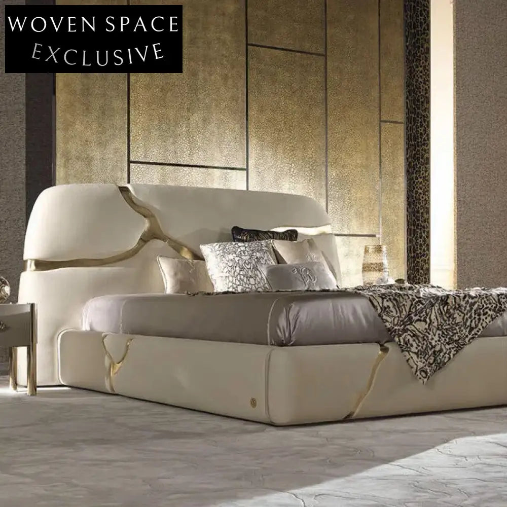 Luxurious Italian Leather Solid Wood Upholstered Modern King Size Bed