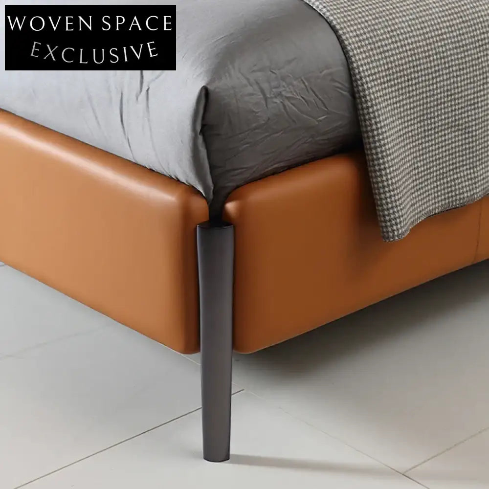 Luxurious Italian Leather Upholstered Solid Wood Tufted Headboard Platform Bed