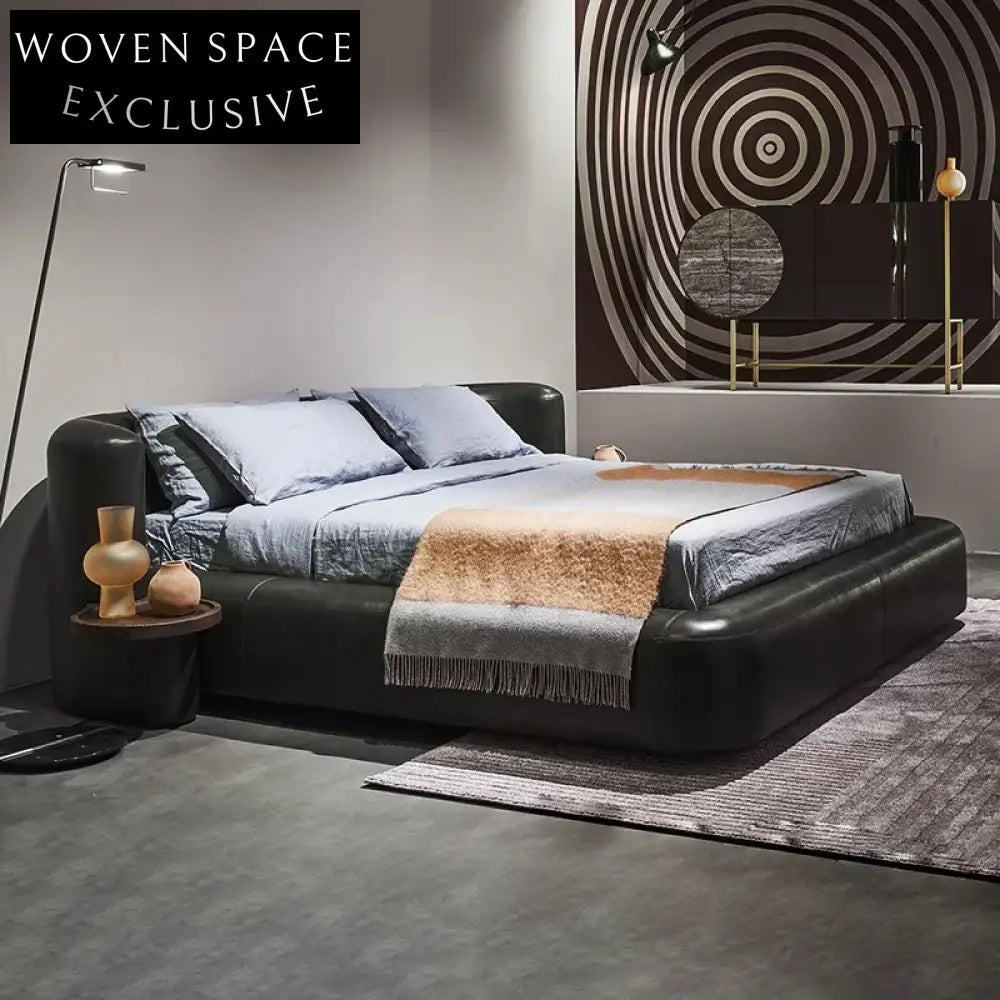 Luxurious Italian Modern Upholstered King Size Bed for Master Bedroom