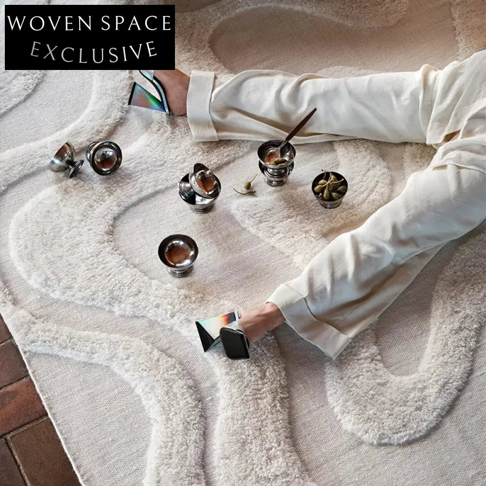 Luxurious Modern French Style Polyester Area Rug for Elegant Home Decor