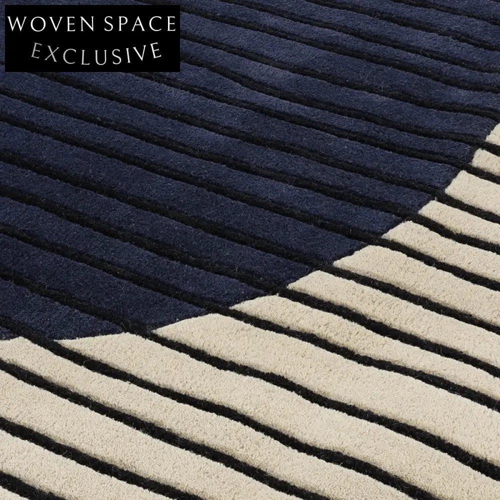 Luxurious Modern Polyester Area Rug for Living Room, Bedroom, Bedside Comfort