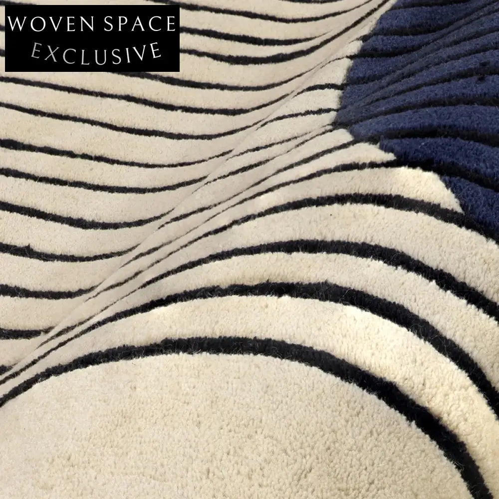Luxurious Modern Polyester Area Rug for Living Room, Bedroom, Bedside Comfort