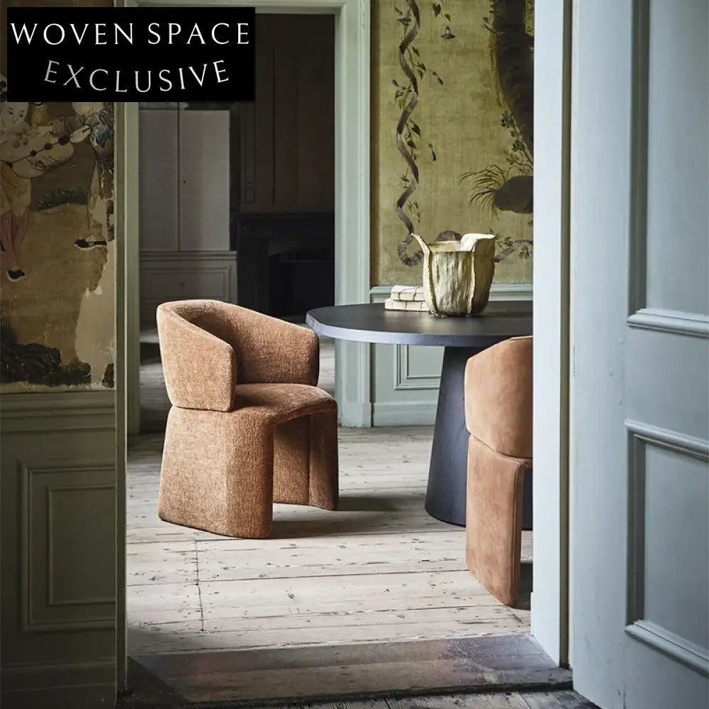 Luxurious Velvet Fabric Dining Chair with Curved Back and Comfortable Armrests