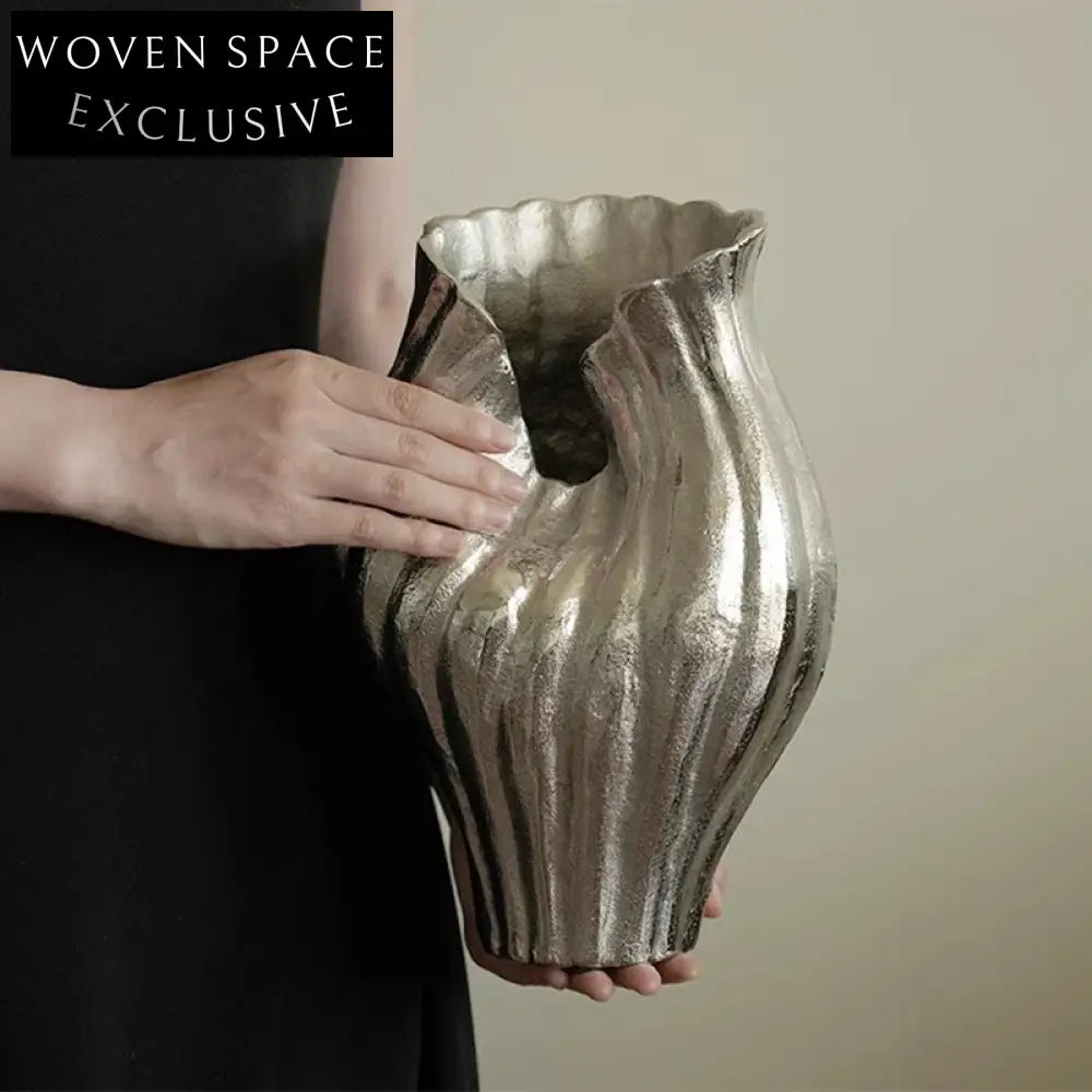 Luxury Handmade Art Deco Aluminum Flower Vase for Modern Home Decor Accents