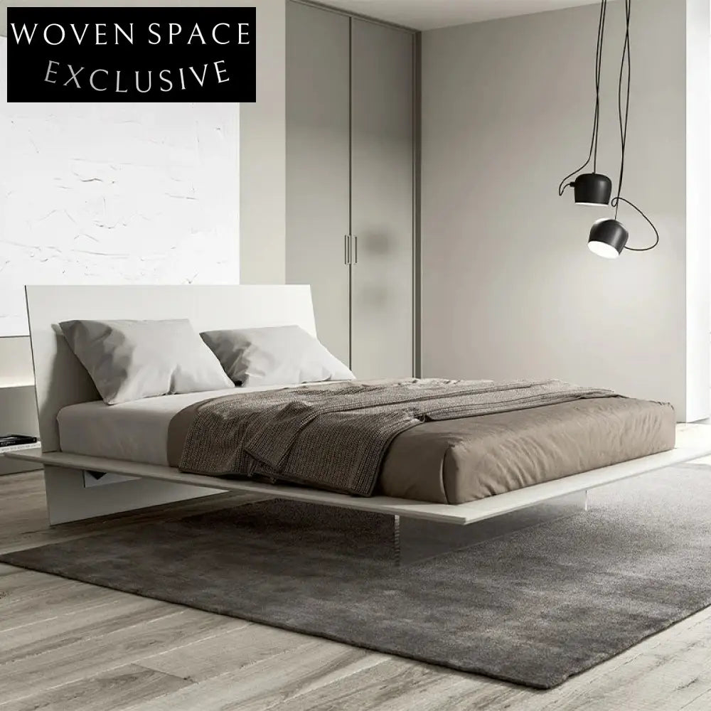 Luxury Queen Size Bedroom Bed with Horse Saddle Leather and Wooden Frame