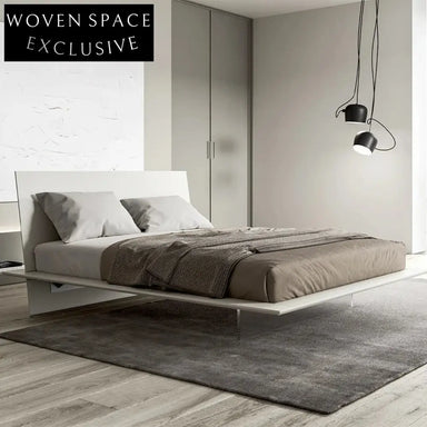 Luxury Queen Size Bedroom Bed with Horse Saddle Leather and Wooden Frame